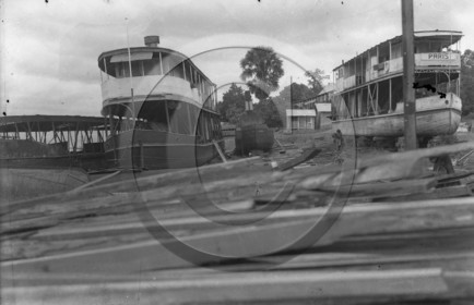 congo  7  bateau crampel et Paris.jpg