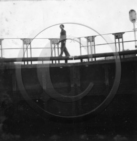 BA  page 80 - 19- Paris Conflans en péniche.jpg