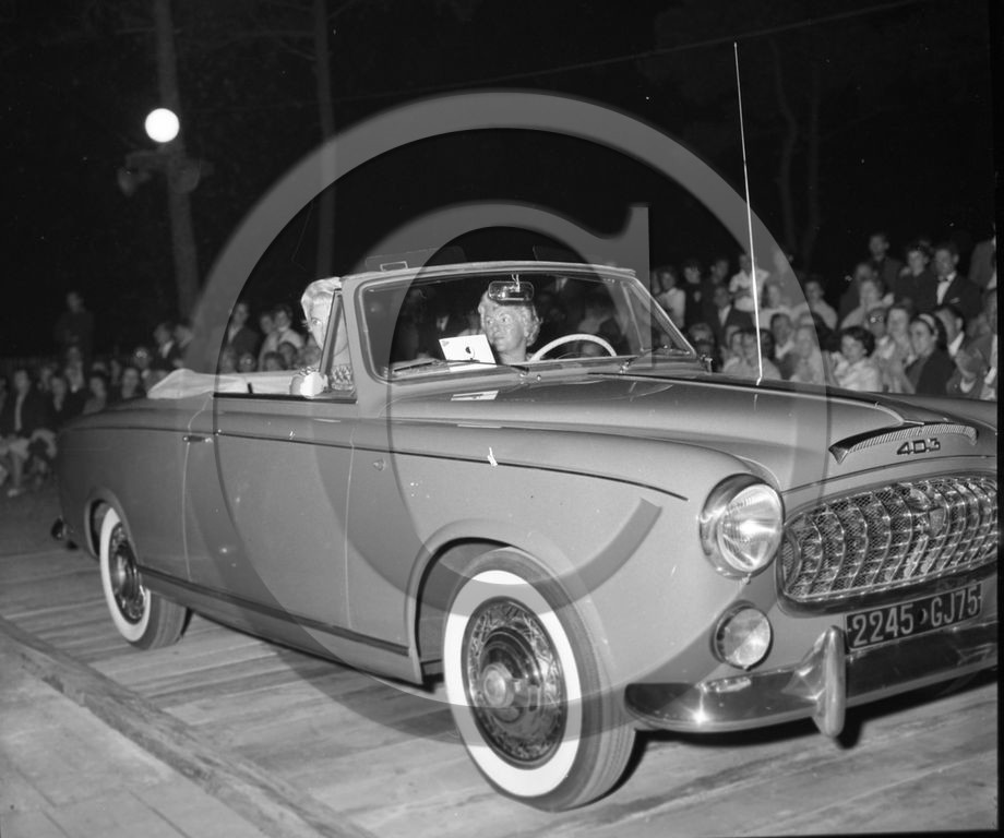 AUCE 245 Peugeot 403 cabriolet .jpg