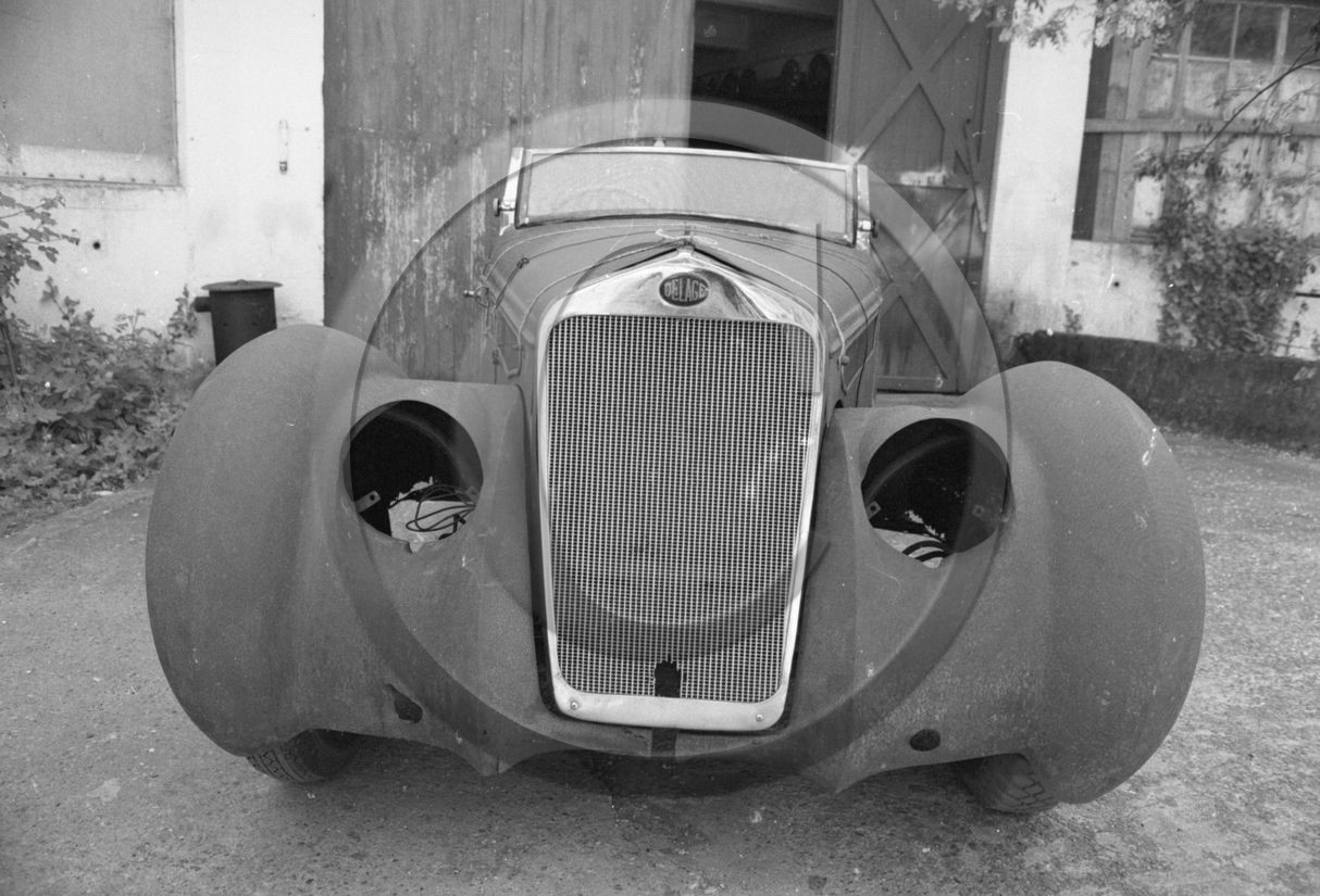 AU 4046 delage sortie de grange  .jpg