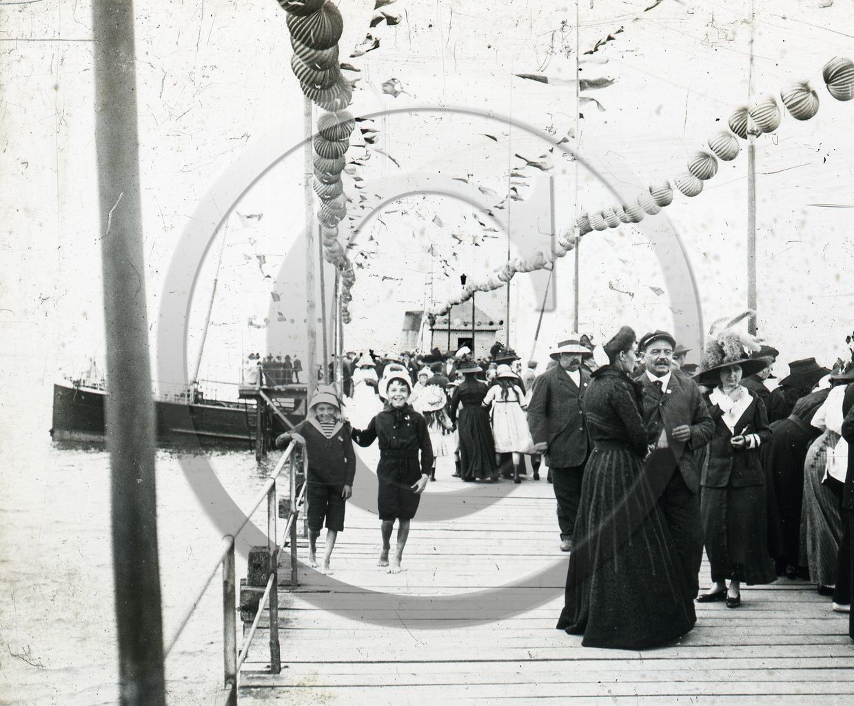 arc 4605 jetee d Eyrac un jour de fete .jpg