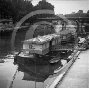 Paris  pontons ,l'anexe porte le nom de Malou 4405 - cliché Dargence.jpg