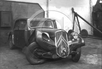 AU 3905 citroen tav 1934 accident face.jpg