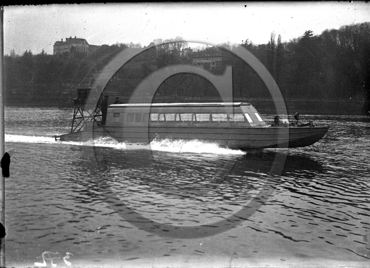 BA 1496 hydroglisseur Dumond Galvin .jpg