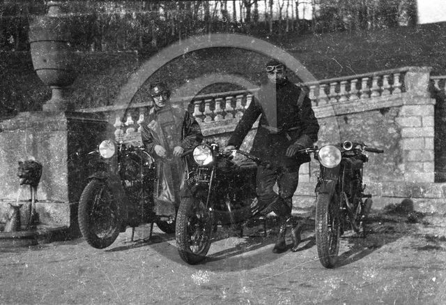 MOV 65 groupe de 3 motos  .jpg