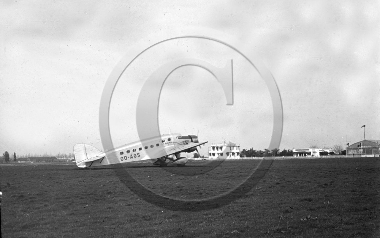 avi 239 savoia marchetti SM 73  arrivee bruxelles congo belge janvier 1937 .jpg