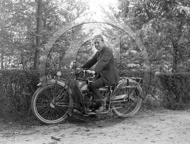 mov 267 moto avec medaillon DAS .jpg