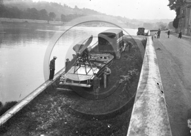 BA 1499 mise à l'eau de l'hydroglisseur Dumond Galvin .jpg