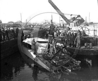 BA 1482 hydroglisseur Dumond Galvin mise à l'eau .jpg