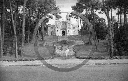 arc 4214   église Moulleau et jardin .jpg