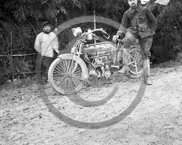 mov 273 moto peu etre griffon .jpg