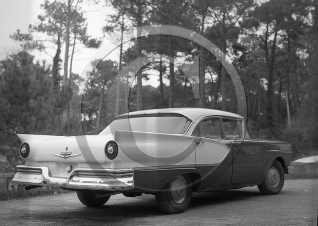 AU 460 Ford failane V8 sedan 1957 .jpg