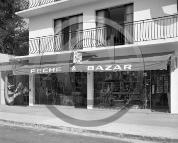 arc 4626 bazar de la jetee Moulleau .jpg