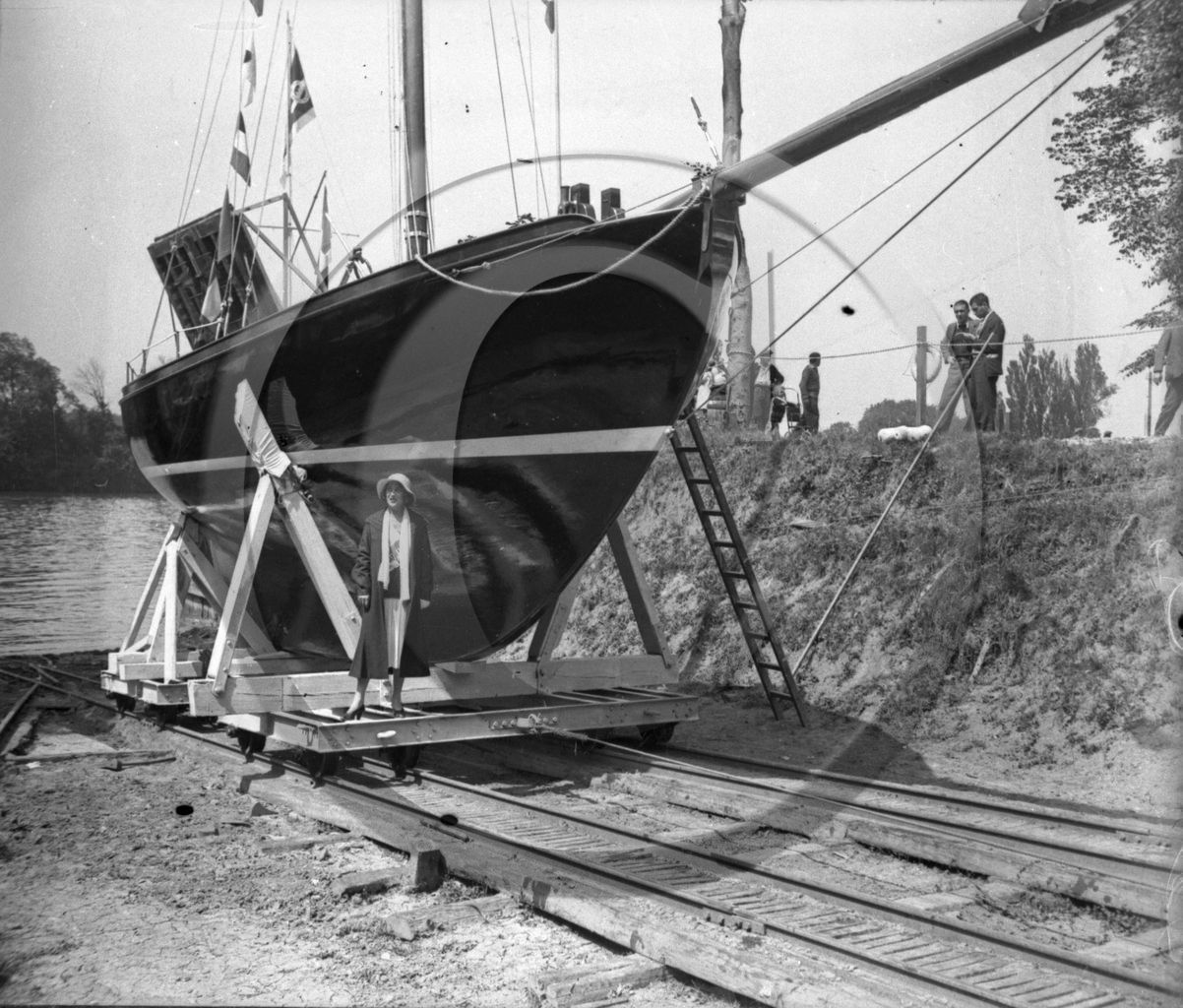 BA 1081 série de 5 mise à l'eau fluviale.jpg