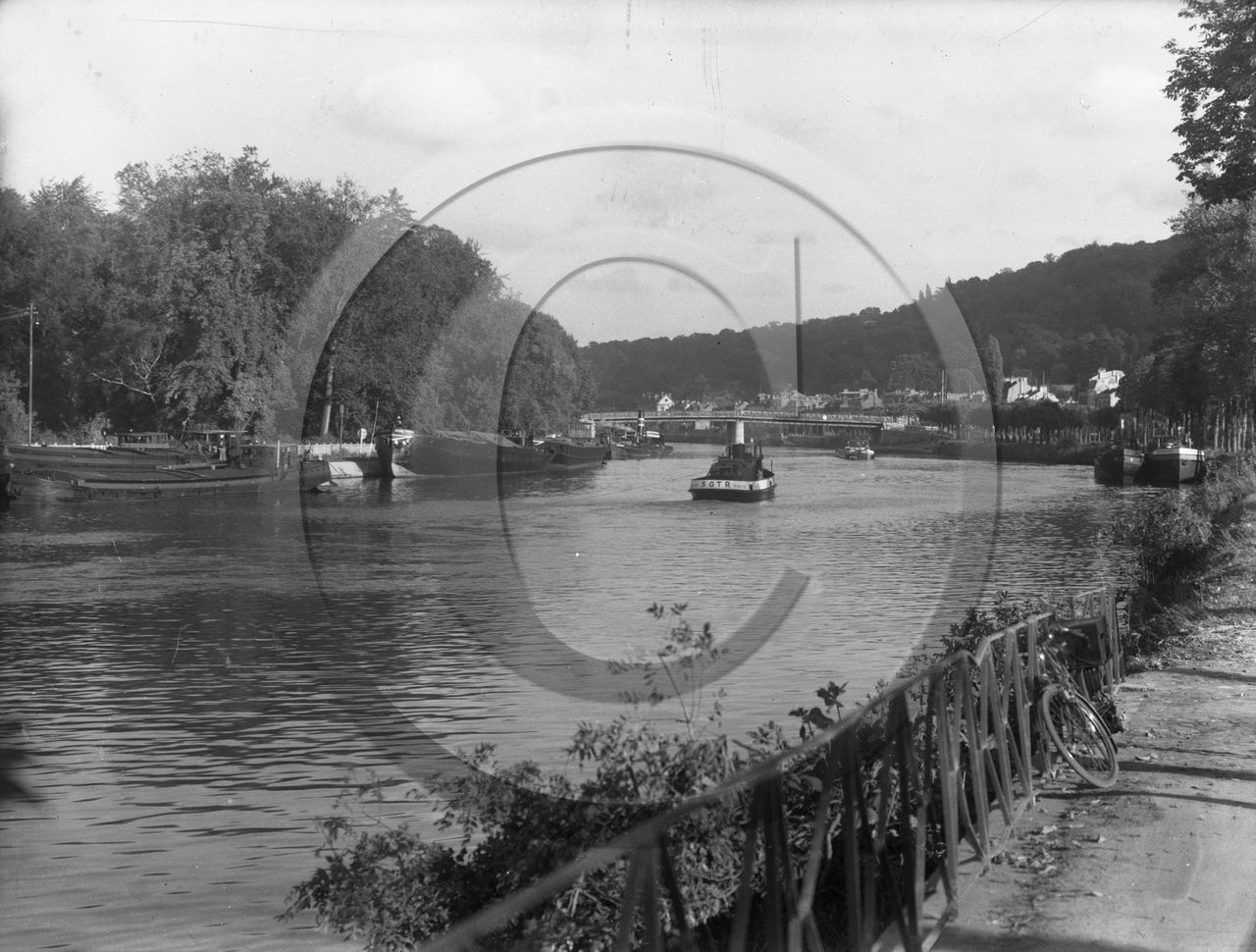 BA 1682 voies naviguables  peniche R-G-T-R    R 10234 ou R 10474 .jpg